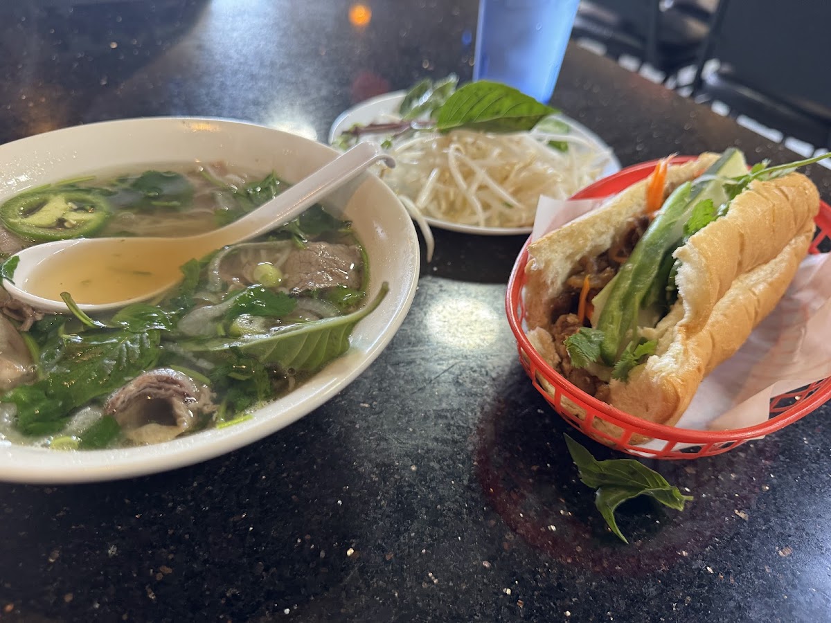 Banner Saigon Pho & Banh Mi 02
